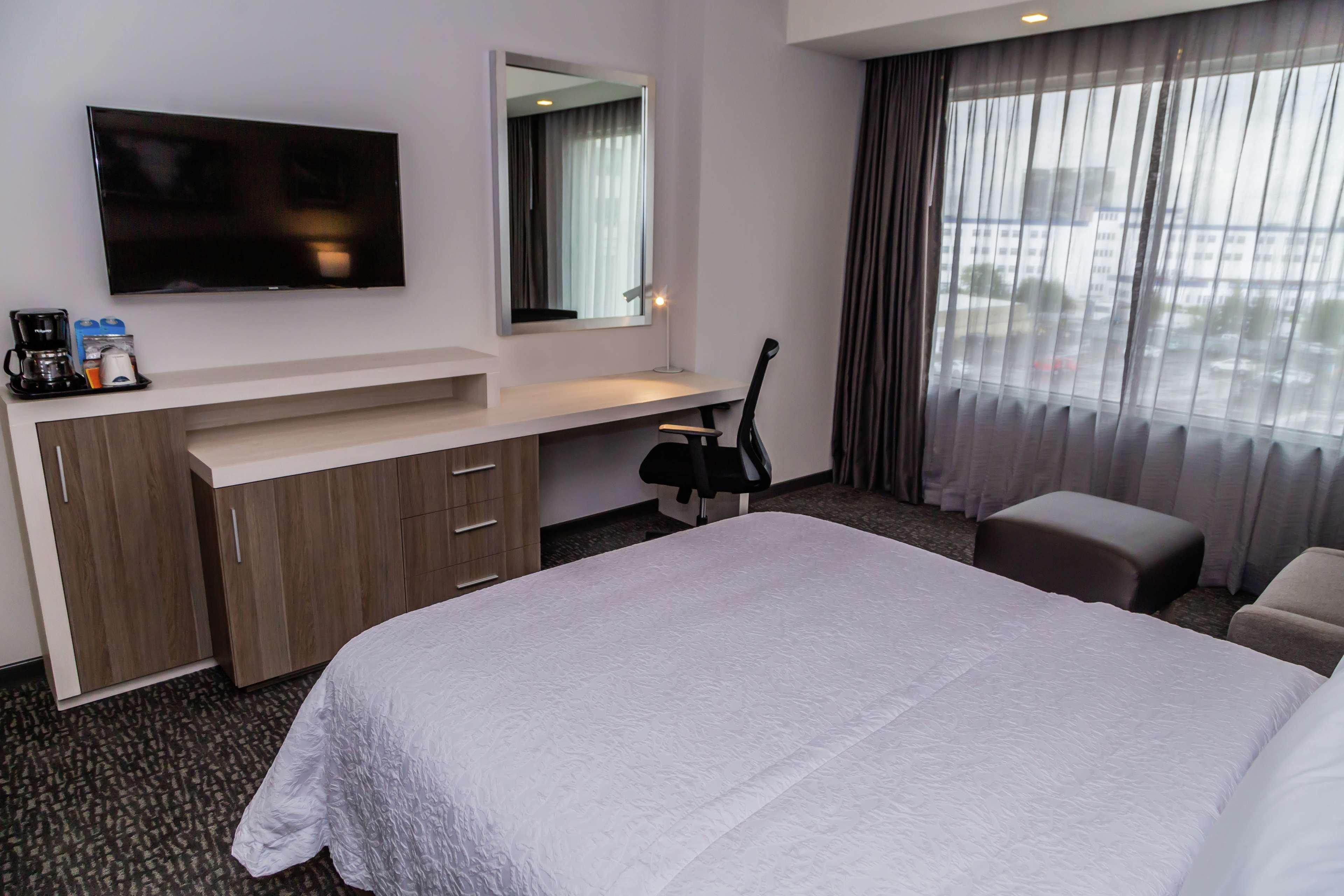Hotel Hampton & By Hilton