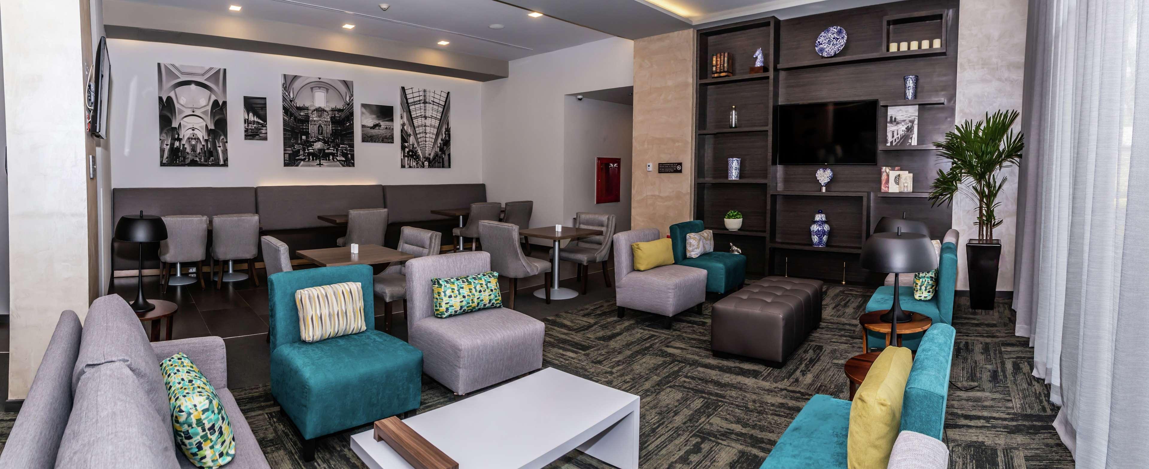 Hampton & By Hilton Puebla