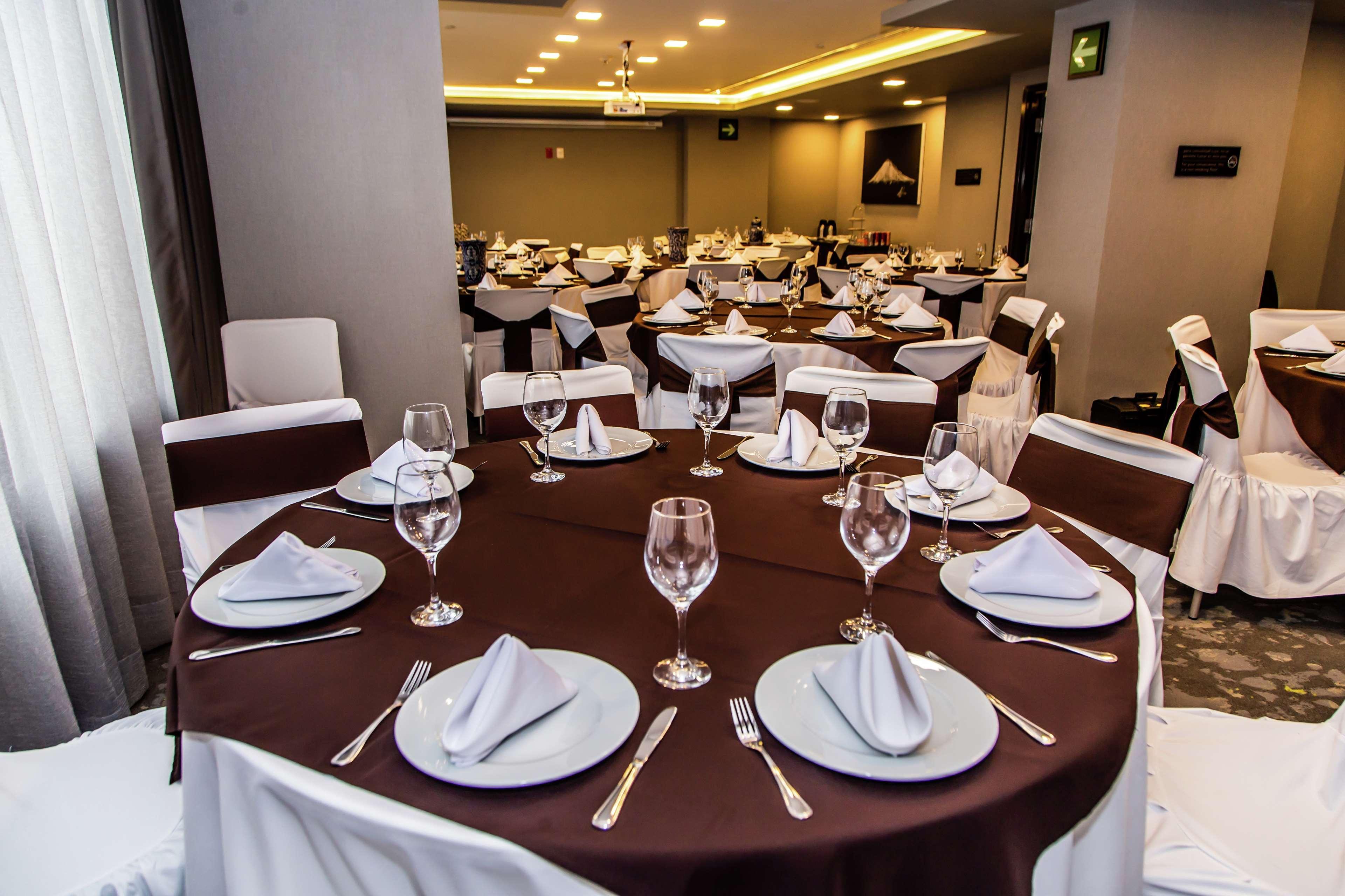 Hotel Hampton & By Hilton