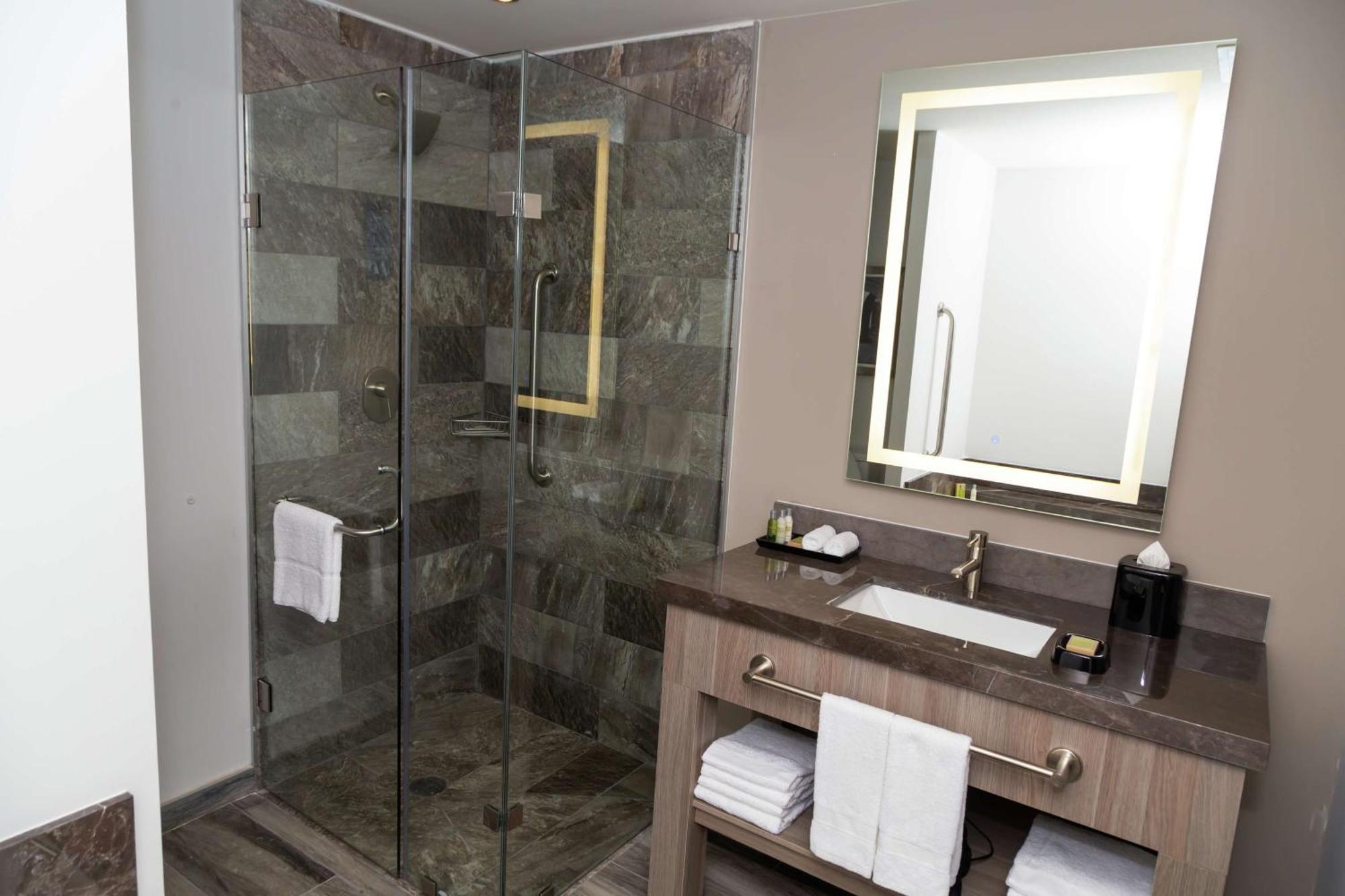 Hampton & By Hilton Hotel 3*